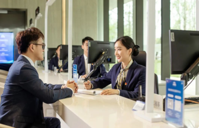 獲贈錦旗，金融信息服務咨詢的榮耀與責任