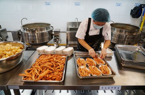 星級大廚 掌勺 學(xué)生餐 無錫國企入駐學(xué)校食堂,食品安全與美味并重