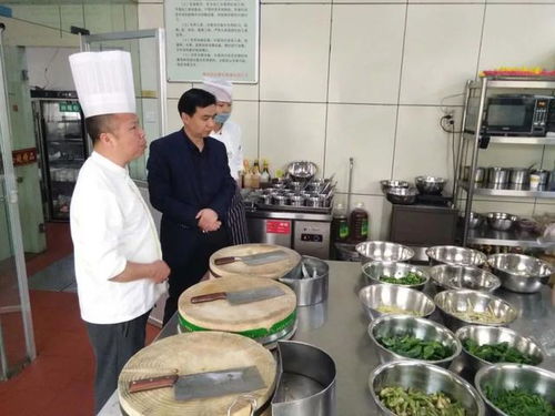 徽縣市場監督管理局黨組書記 局長趙豐 深入徽州大酒店檢查指導餐飲服務食品安全監管工作
