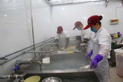 飲食服務中心高度重視餐具洗消工作