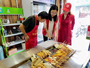 杜嶺中街社區(qū)組織轄區(qū)餐飲單位簽訂食品安全承諾書 守護(hù)消費(fèi)者 舌尖上的安全